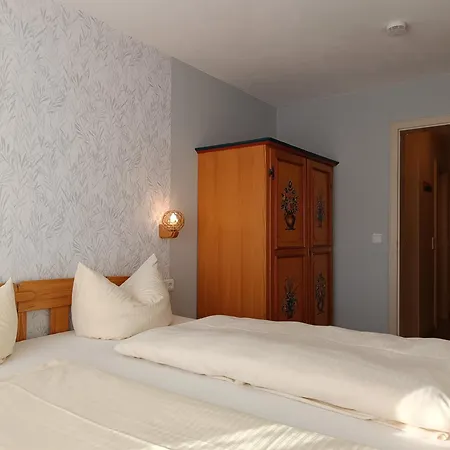 2-raum Hermelin - Hallenbad & Sauna *